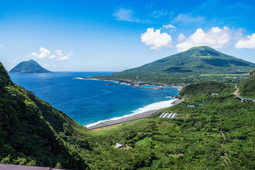 大坂トンネルからの八丈富士と八畳小島