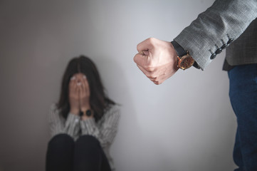 Aggressive man threatens to hit a young girl.