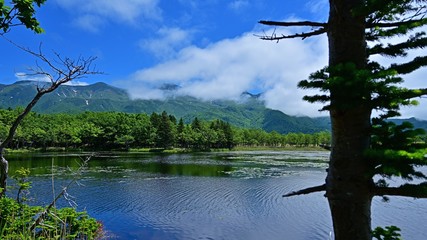 知床五湖で見た知床連山と湖のコラボ情景＠知床、北海道