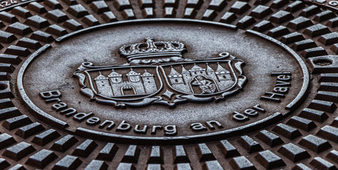 Gullydeckel mit Brandenburger Stadtwappen