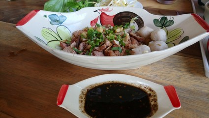  Grilled pork noodles