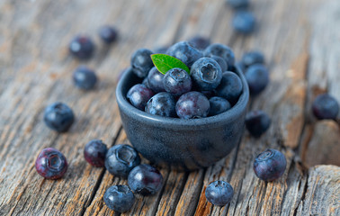 fresh blueberries in a black bowl