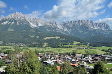 Fototapeta na wymiar Blick von Ellmau auf das Kaisergebirge und dem Wilden Kaiser,Tirol,Österreich