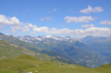 Obraz premium Vue sur le mont blanc et du fort de la platte forclaz