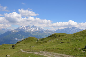 Fototapeta premium Vue sur le mont blanc et du fort de la platte forclaz