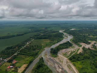 Fototapeta na wymiar Beautiful aerial view of the Pacuare river in Costa Rica