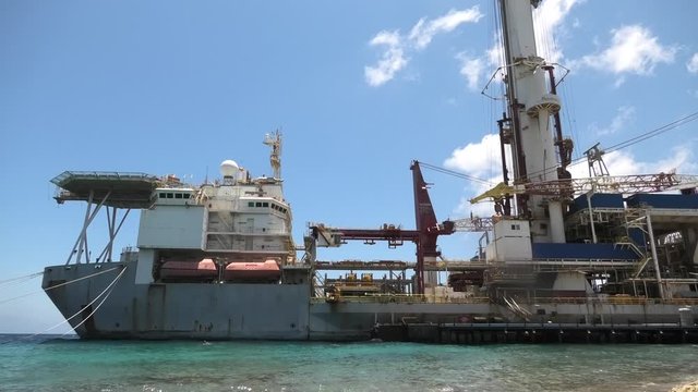 Oil Drill Ship at Cura&ccedil;ao Tugboat Beach, Caracas Bay