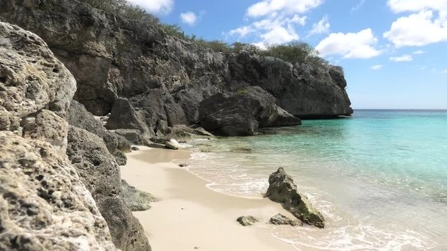 Cura&ccedil;ao Kleine Knip close up shot of shore and sea