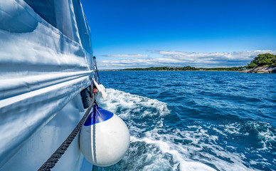 Blick vom Boot auf die Adriaküste Porec, Istrien,Kroatien