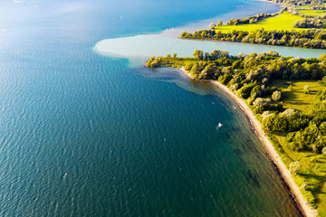 Lago di Como (IT) - kitesurfer in azione a Colico - vista aerea