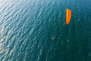 kitesurfer in azione - vista aerea © Silvano Rebai