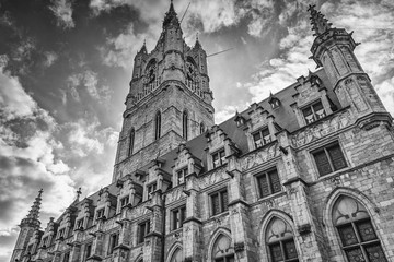 Le beffroi - Place du Korenmarkt
