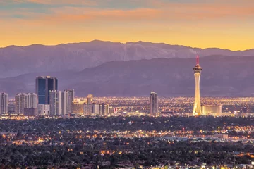 Fototapeten Panorama cityscape view of Las Vegas at sunset in Nevada © f11photo