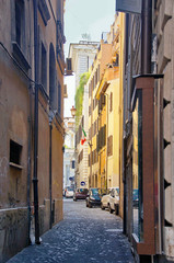 Fototapeta na wymiar photo of narrow alleys of the old city in the center of Rome