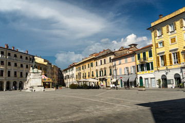 Fototapeta na wymiar Sarzana: the main square