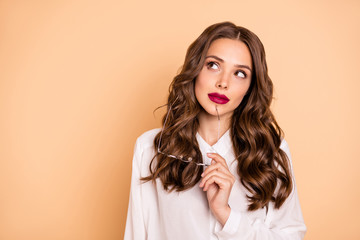 Close-up portrait of her she nice-looking attractive lovely shine glamorous pretty perfect...