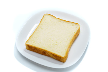 皿に乗せた食パン