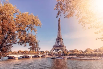 Poster De stad van Parijs met de toren van Eiffel in de herfst © Stockbym