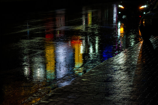 863 件の最適な 雨宿り 画像、ストック写真、ベクター | Adobe Stock