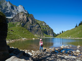 Fototapeta na wymiar Young girl hiking around Bannalpsee in Switzerland