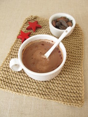 Roasted cocoa beans and hot chocolate without emulsifiers