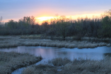 закат у озера
