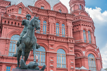 Fototapeta na wymiar Moscow - MAY 30, 2019: Pamyatnik Marshalu G.k. Zhukovu statue stands in front of State Historical Museum