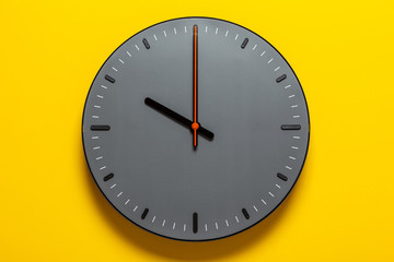 wall clock show ten o'clock