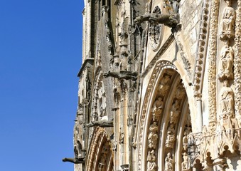 Gargouilles sur la façade de la cathédrale Saint-Etienne de Bourges, Cher, France