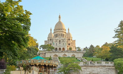 Fototapeta premium Słynna bazylika Sacre-Coeur na Montmartre w Paryżu