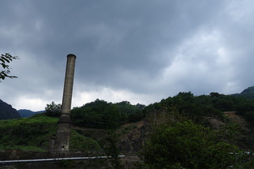 Fototapeta na wymiar 山間にある精練所の煙突跡（足尾銅山）chimney of factory