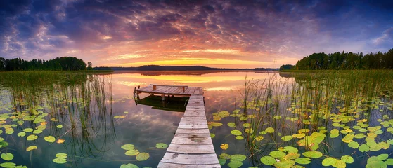 Foto auf Leinwand Schöner Sommersonnenaufgang über dem See - Panorama © Piotr Krzeslak