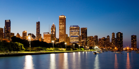 Fototapeta na wymiar Chicago Skyline at Dusk