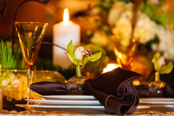 Table setting at a high end wedding.