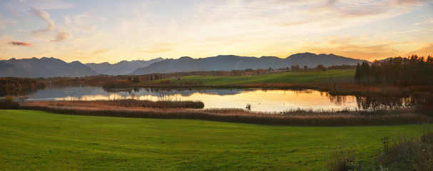 Romantische Abendstimmung, Blick von der Aidlinger Höhe auf den Riegsee