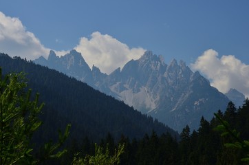 Fototapeta premium Chain of dolomitic peaks
