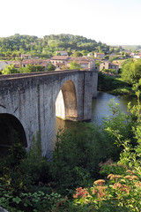 Fototapeta na wymiar Mittelalterliche Brücke, Chambonas, Ardeche
