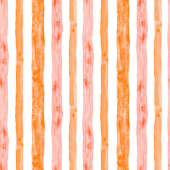 Modèle sans couture aquarelle coloré avec des bandes verticales roses et oranges et des lignes sur fond blanc. Imprimé décoratif à rayures, style vintage.