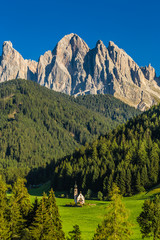 Fototapeta na wymiar Church And Dolomites Peaks - Val Di Funes, Italy