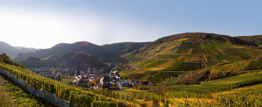 Germany, Rhineland Palatinate, View of wine village with vineyards at Ahr Valley