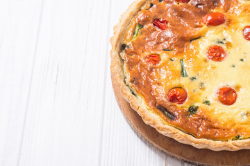 Spinach Quiche lorraine with tomatoes