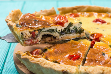 Spinach Quiche lorraine with tomatoes