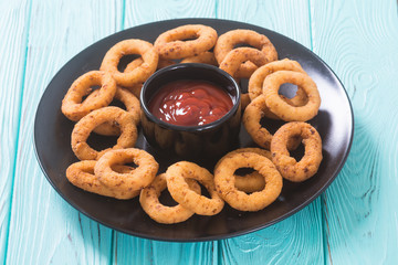 Crunchy fried onion rings and ketchup