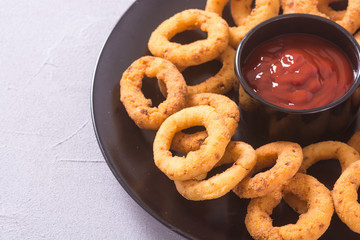 Crunchy fried onion rings and ketchup