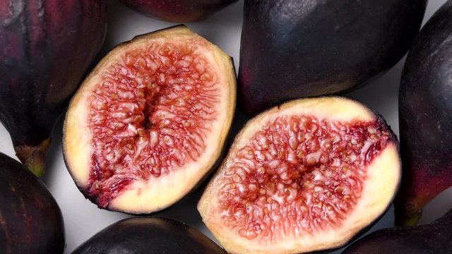 Ripe figs rotating top view