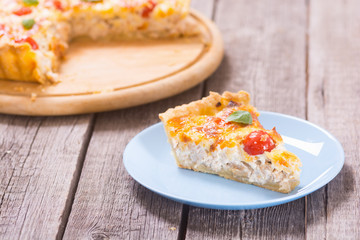 Chicken Quiche lorraine with mushrooms , tomatoes and cheese