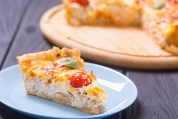 Chicken Quiche lorraine with mushrooms , tomatoes and cheese