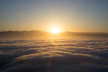 Fototapeta na wymiar sunrise in the mountains and clouds
