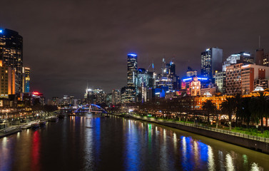 Fototapeta na wymiar Melbourne River front at night