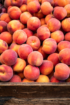 Peaches at farmer's market